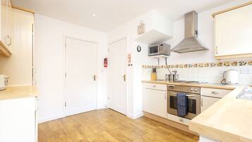 Microwave, dishwasher, kitchen islands