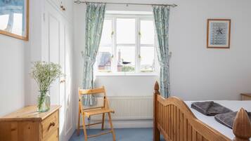 3 bedrooms, iron/ironing board, WiFi