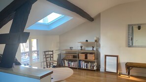 Interior - Beautiful and calm central Paris apartment with WiFi (Paris)