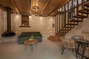 Interior - Enjoy a glass of wine in the pool! (Manoliopoulo)