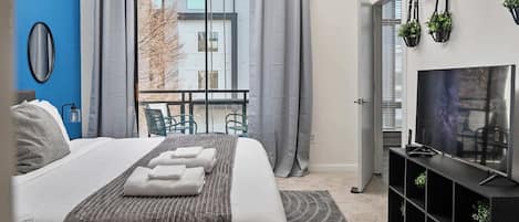2 bedrooms, iron/ironing board, travel cot, WiFi