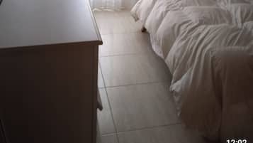 1 bedroom, bed sheets