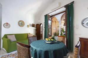 Apartment, Terrace, City View | Living area | 32-inch flat-screen TV with digital channels - YourHome - Alcova Apartment Positano (Positano)