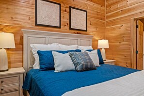 5 bedrooms, iron/ironing board, free WiFi, bed sheets - 5BR: Prime Pigeon Forge with 2 Hot Tubs, Pool Table, Theater, Arcade and 3 Decks (Pigeon Forge)