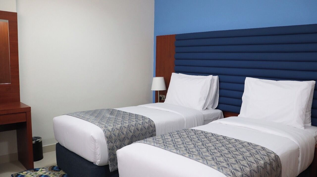 Lägenhet Deluxe - 2 enkelsängar | Värdeförvaringsskåp på rummet, mörkläggningsgardiner och ljudisolering