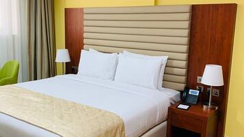 Apartamento Deluxe, 1 cama de matrimonio grande | Caja fuerte, cortinas opacas, sistema de insonorización