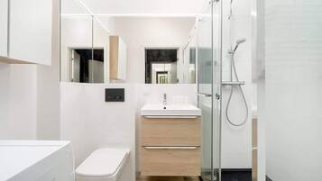 Dusche, Haartrockner, Shampoo