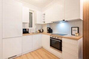 Design-Apartment | Eigene Küche | Großer Kühlschrank, Mikrowelle, Ofen, Herdplatte