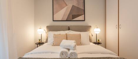 1 غرفة نوم وملاءات من القطن المصري وأغطية فراش متميزة وخزنة داخل الغرفة