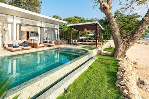 Pool - Beachfront 5BR Sunset Villa w/ Staff & Saltwater Infinity Pool (Koh Samui)