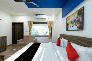 Superior Room | In-room dining - Bright View Cottages (Talala)