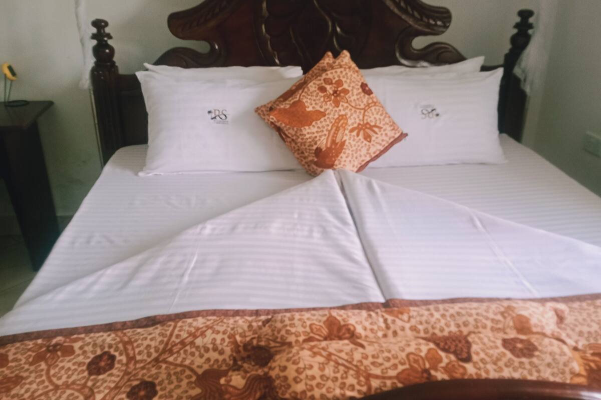 Deluxe Double Room | In-room safe, soundproofing, iron/ironing board
