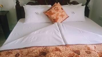 Deluxe Double Room | In-room safe, soundproofing, iron/ironing board