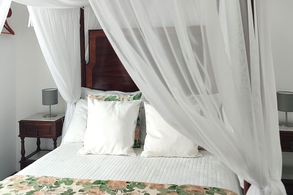 1 bedroom, individually decorated, individually furnished