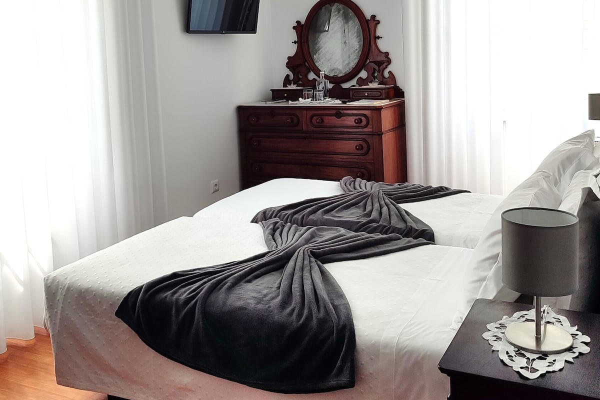 1 bedroom, individually decorated, individually furnished