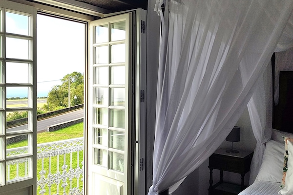 Classic Suite, Sea View | Individually decorated, individually furnished, blackout curtains