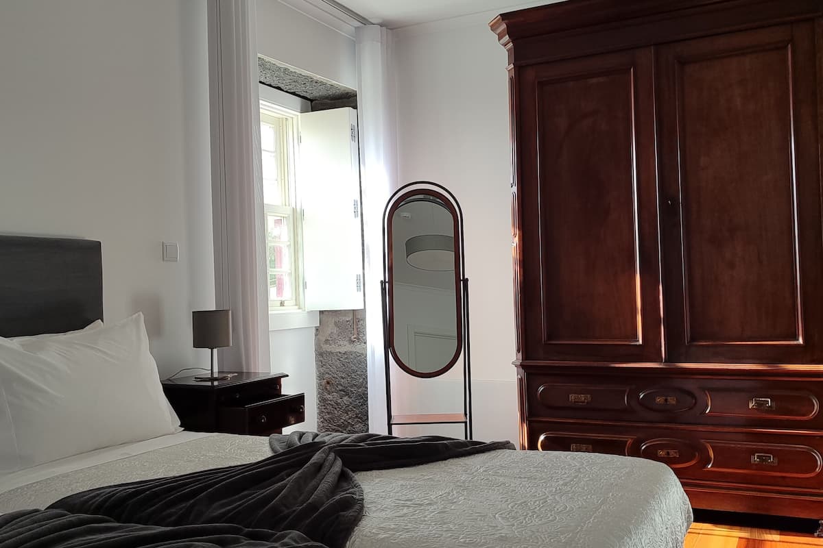 1 bedroom, individually decorated, individually furnished