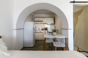 Deluxe Studio, 1 King Bed with Sofa bed, Sea View | Private kitchen | Full-size fridge, oven, stovetop, espresso maker - MYKONOS LAGOM (Mykonos)