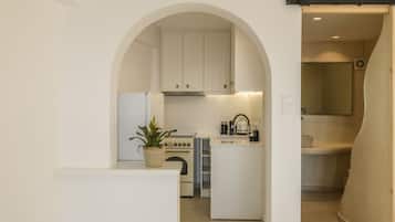 Monolocale Deluxe, 1 letto king con divano letto | Cucina privata | Frigorifero con congelatore, forno, piano cottura