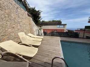 Outdoor pool - Villa Charme: 4 Chambres av Parking, Climatisation et Piscine. Animaux Acceptés (La Turbie)