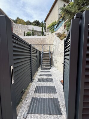 Property grounds - Villa Charme: 4 Chambres av Parking, Climatisation et Piscine. Animaux Acceptés (La Turbie)