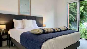 4 camere, una scrivania, ferro/asse da stiro, Wi-Fi gratuito