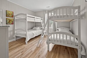 4 quartos, ferros/tábuas de passar roupa, Wi-Fi, roupa de cama