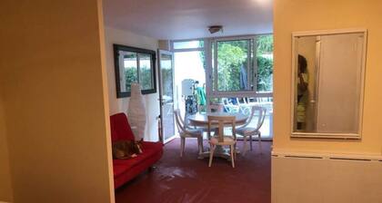 Apartamento Abierto Privado con Patio ,en Chalet de Lujo , Mascotas si