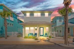 Exterior - `Retreat to Barefoot Bungalow: A Luxurious Getaway in a Tranquil Gated Island Community` (Port Aransas)