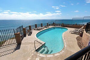 Pool - Sea Den - Cozy Coastal Condo Near Beach, Restaurants, Pool, Fun (Solana Beach)