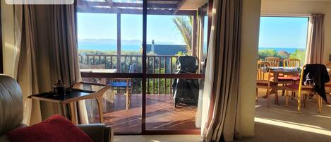 TV, lareira, aparelho de som, escritórios