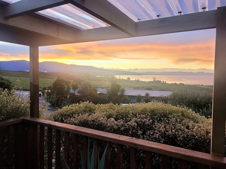 Property grounds. Pohara's Kauri Lodge - Coastal Views in Golden Bay