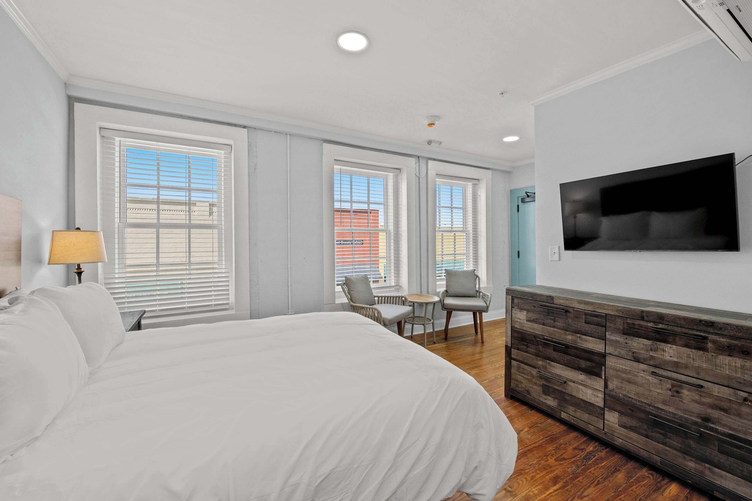 1 多间卧室、WiFi、床单