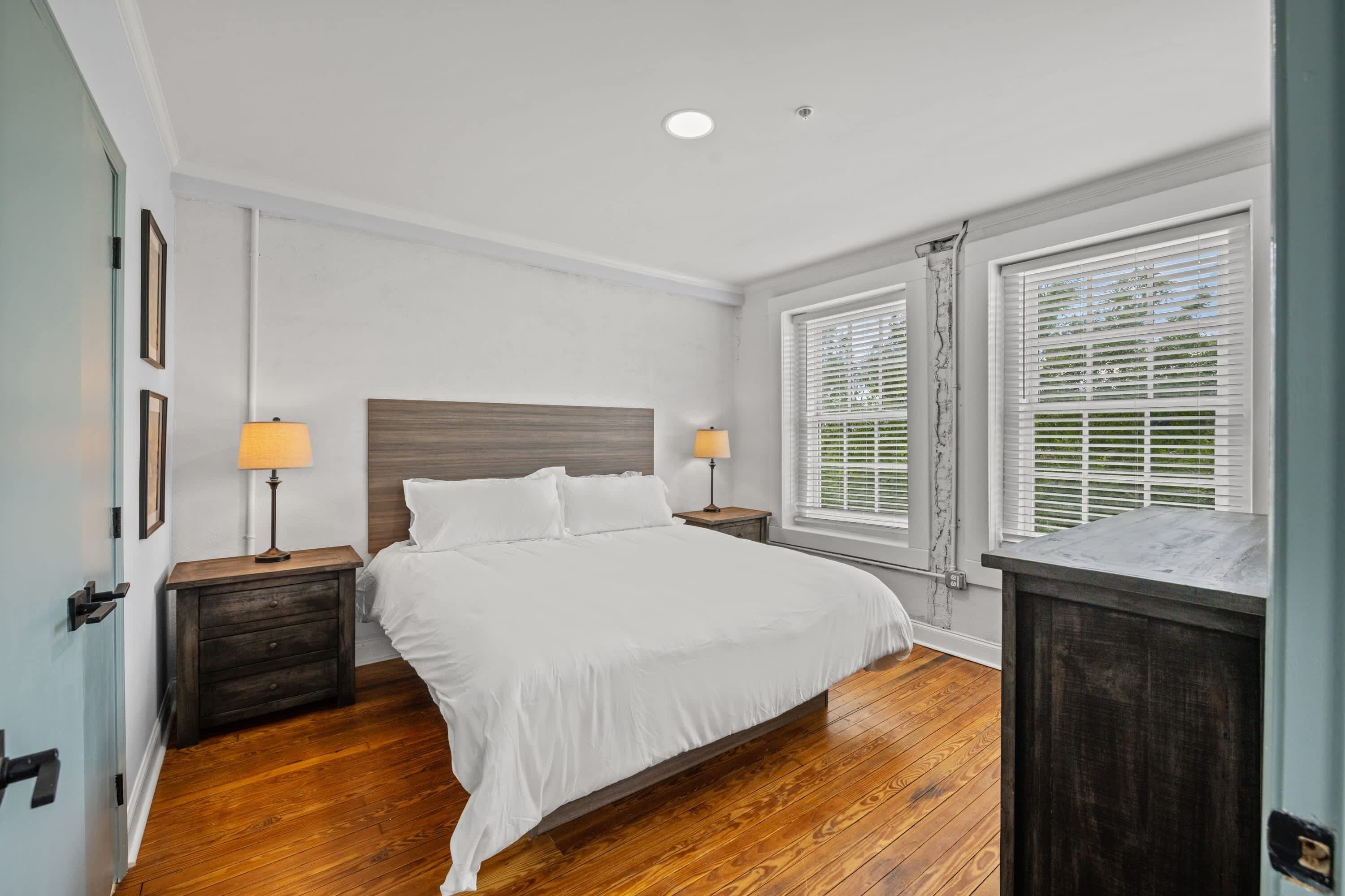 2 多间卧室、WiFi、床单