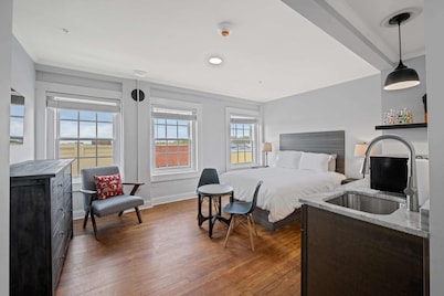 Historic Elegance Loft in Downtown Conway