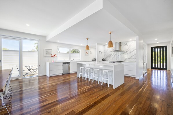 Fridge, microwave, oven, stovetop - Poolside Sorrento Style (Sorrento)
