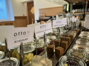 每日供应自助式早餐（需付费）