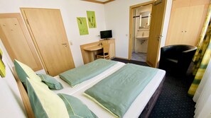 2 Schlafzimmer, Schreibtisch, laptopgeeigneter Arbeitsplatz