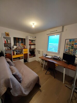 3 bedrooms, desk, iron/ironing board, free WiFi - Appart Neuf Duplex 4p-25 M A Pied DU Village Olympique -3 M DU Metro L13 L14 - (Saint-Ouen-sur-Seine)