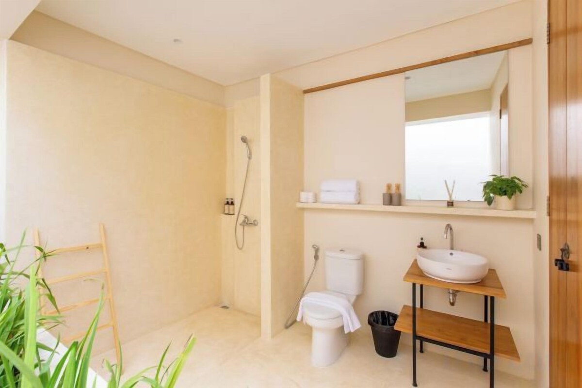 Shower, rainfall showerhead, hair dryer, towels