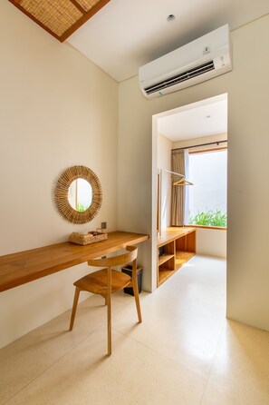 Desk, laptop workspace, free WiFi, bed sheets - Bingin Sebelas (Pecatu)