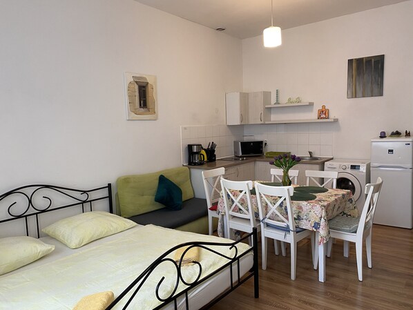 1 bedroom, iron/ironing board, WiFi, bed sheets - Bright Apartment im Stadtzentrum am Park (Teplice)