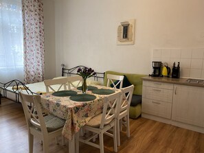 Dining - Bright Apartment im Stadtzentrum am Park (Teplice)