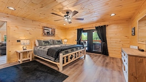 5 bedrooms, desk, iron/ironing board, free WiFi