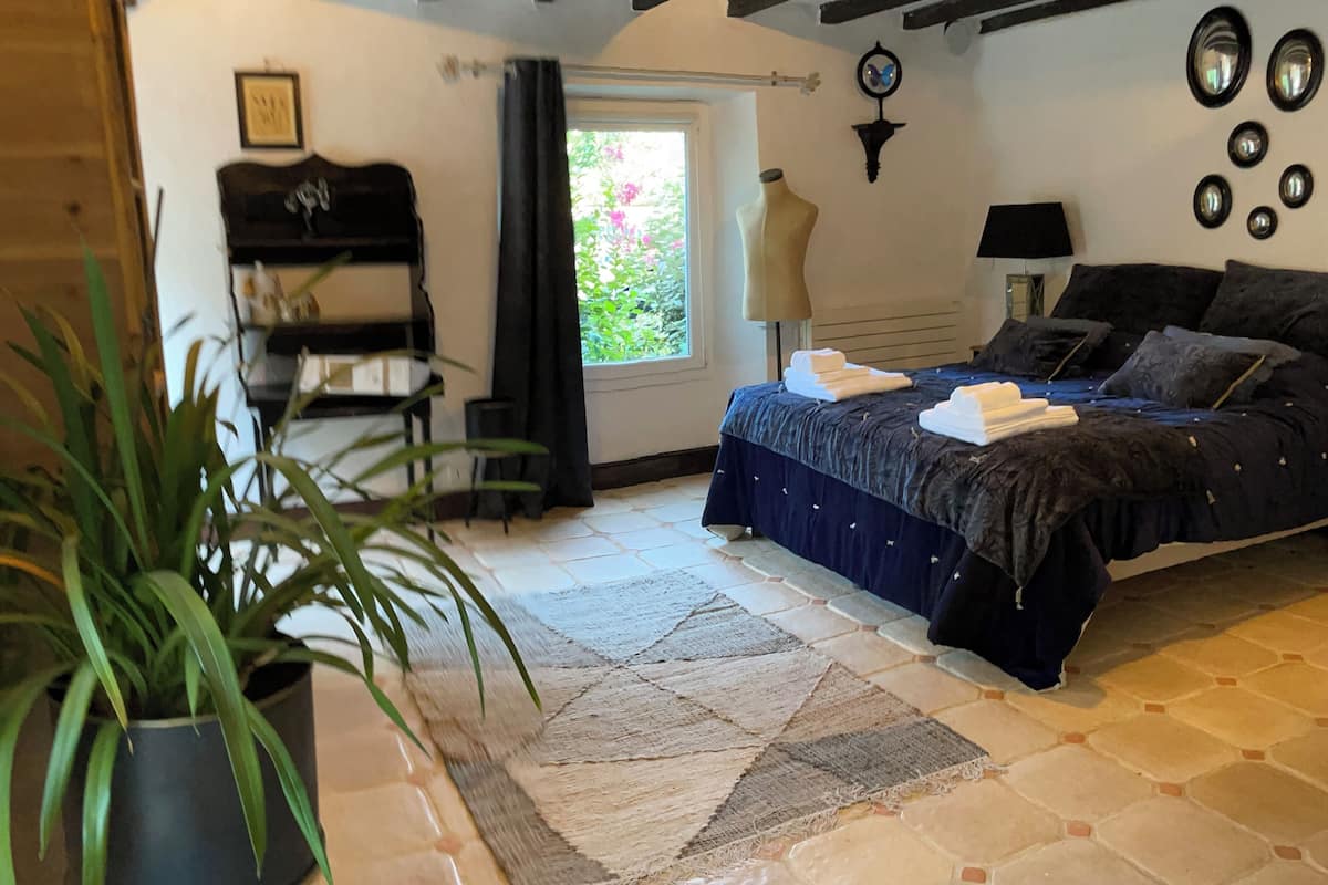 Deluxe Suite | 1 bedroom, memory foam beds, desk, laptop workspace