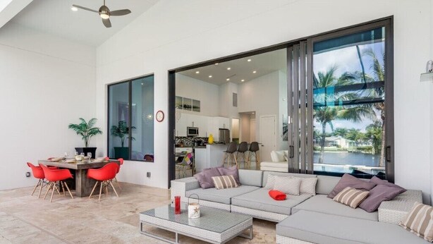 Smart TV - Villa Rapa Nui Island (Cape Coral)