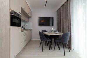 Apartemen, 1 kamar tidur, balkon, tepi pantai | Ruang makan