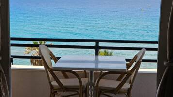 Apartment, 1 Bedroom, Smoking, Balcony | Outdoor dining