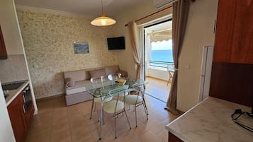 Apartment, 1 Bedroom, Smoking, Balcony | Interior