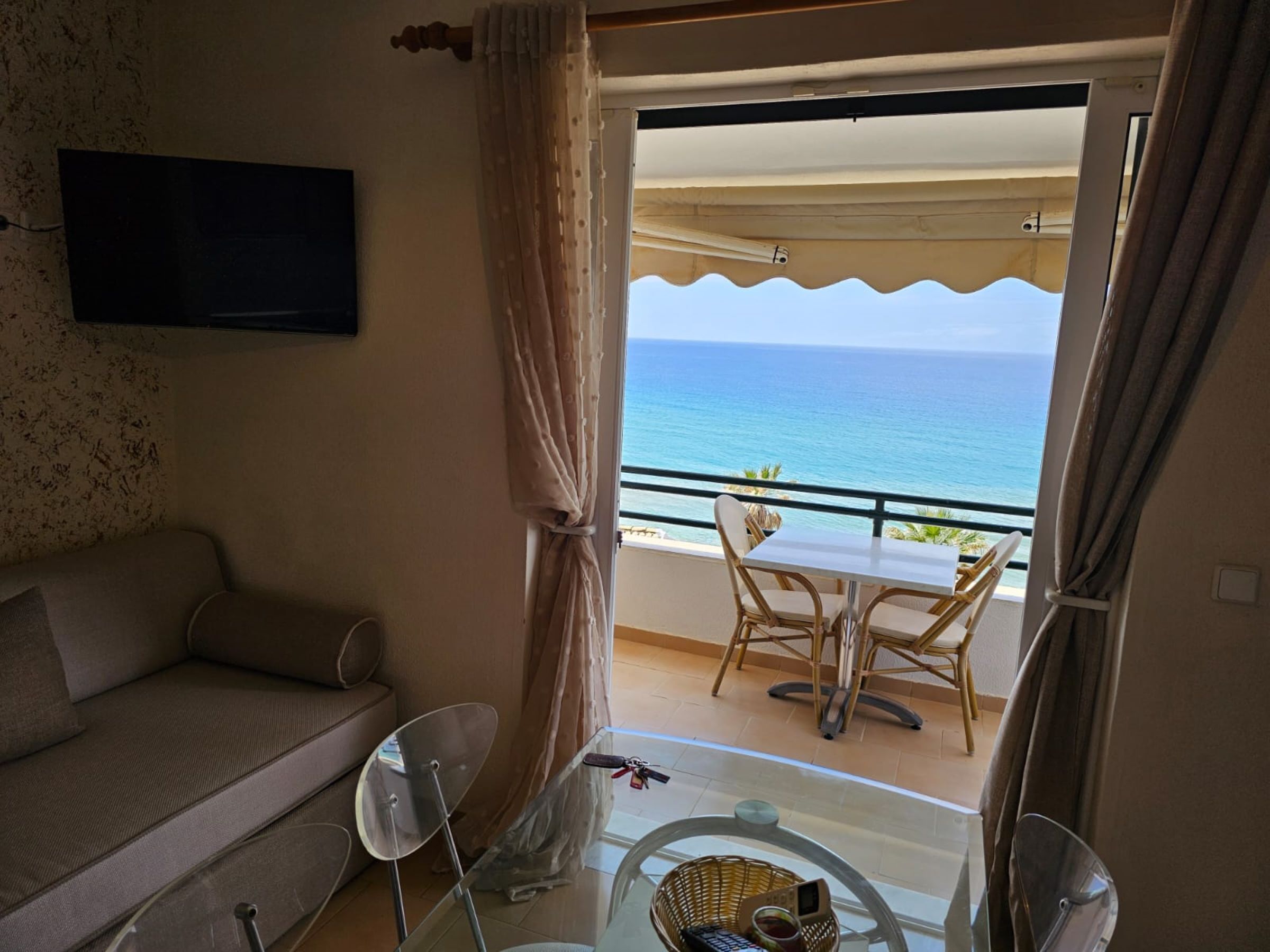 Apartment, 1 Bedroom, Smoking, Balcony | Living area